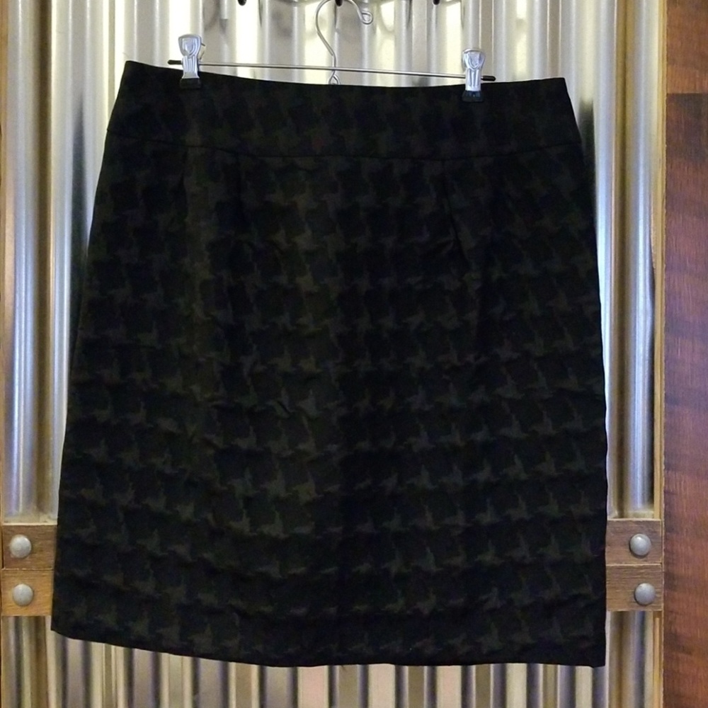 Black houndstooth skirt size 10 NWT